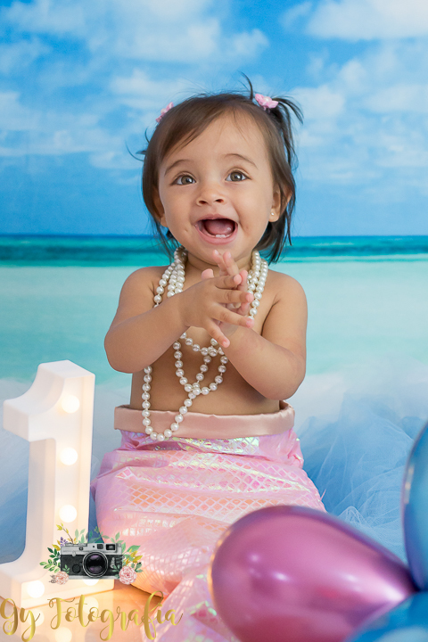 não fizemos um ensaio smash the cake, mas fizemos pré ensaio! Ela amou! Momento registrado pela fotografa Giscellayne | Gy fotografia, fotografo em Londrina especializado em ensaios de bebes e crianças.