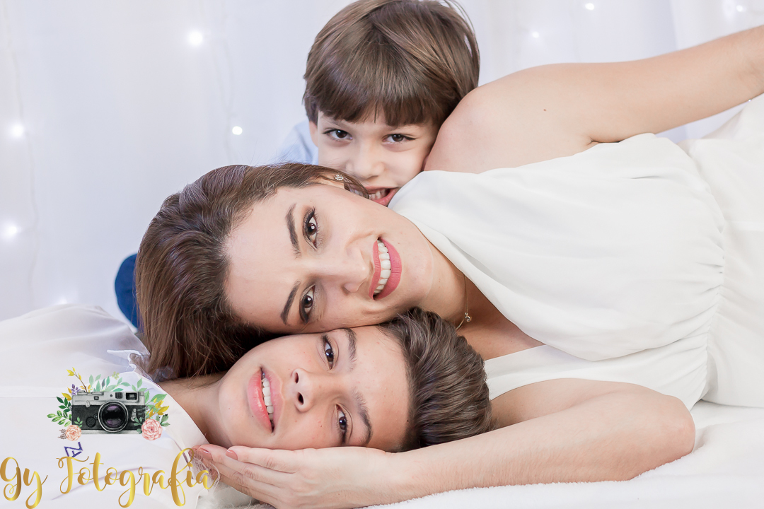 lindos não é mesmo? Ensaio de dia das mães. Momento registrado pela Giscellayne. Gy Fotografia fotografo especializado em ensaios de familia em Londrina.