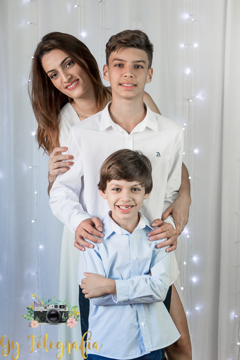 Familia unida! Ensaio de dia das mães. Momento registrado pela Giscellayne. Gy Fotografia fotografo especializado em ensaios de familia em Londrina.