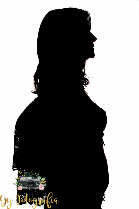 contra luz com a barriguinha mais fofa! Suély, no nosso ensaio de acompanhamento gestacional, com maior clima de ensaios boudoir! fotos feitas pela fotógrafa Giscellayne | Gy Fotografia, fotografo especializado em ensaios de gestantes, boudoir em estúdio.