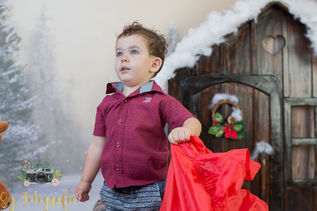 hora de entregar os presentes de natal! Mini sessão de natal fotografo em londrina. Giscellayne | Gy fotografia, fotografa especializada em mini ensaios de bebes e crianças