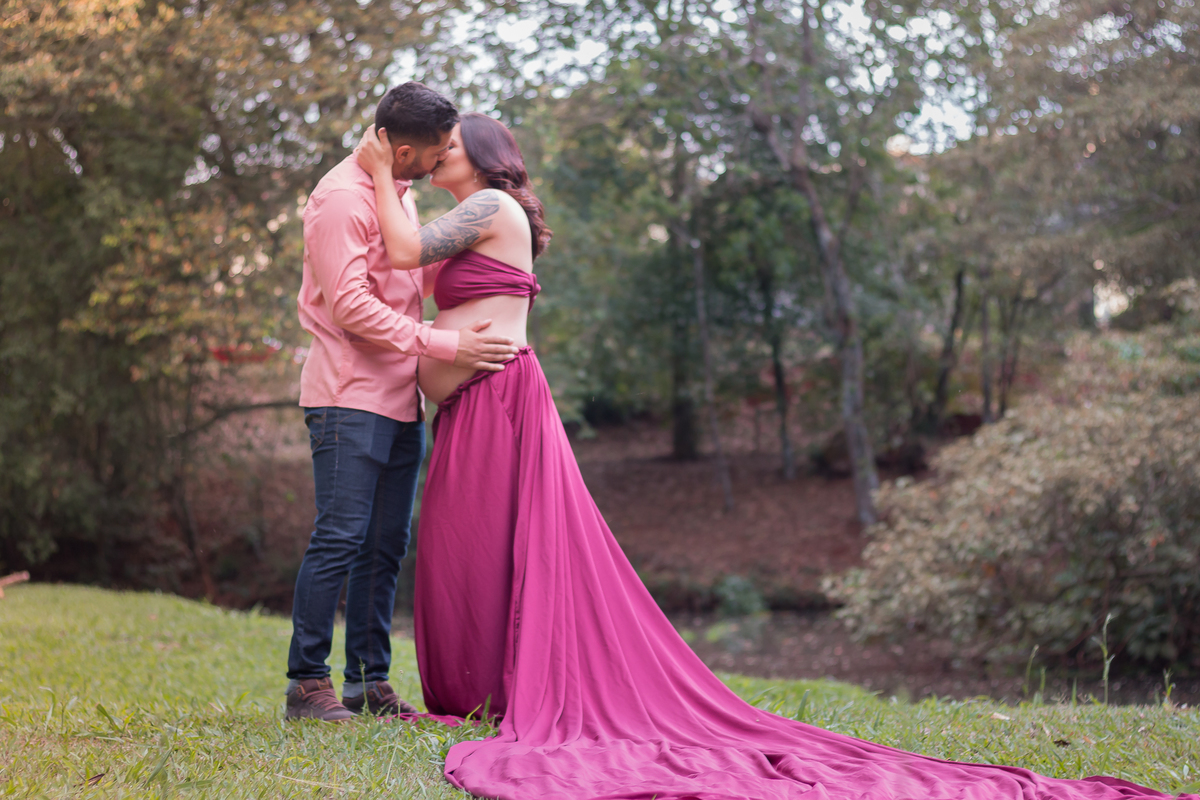 é muita beleza pra uma foto só! Ensaio de gestante no lago igapó. Fotografa em Londrina especializada em ensaios de gestante. Momento registrado pela Giscellayne | Gy Fotografia.