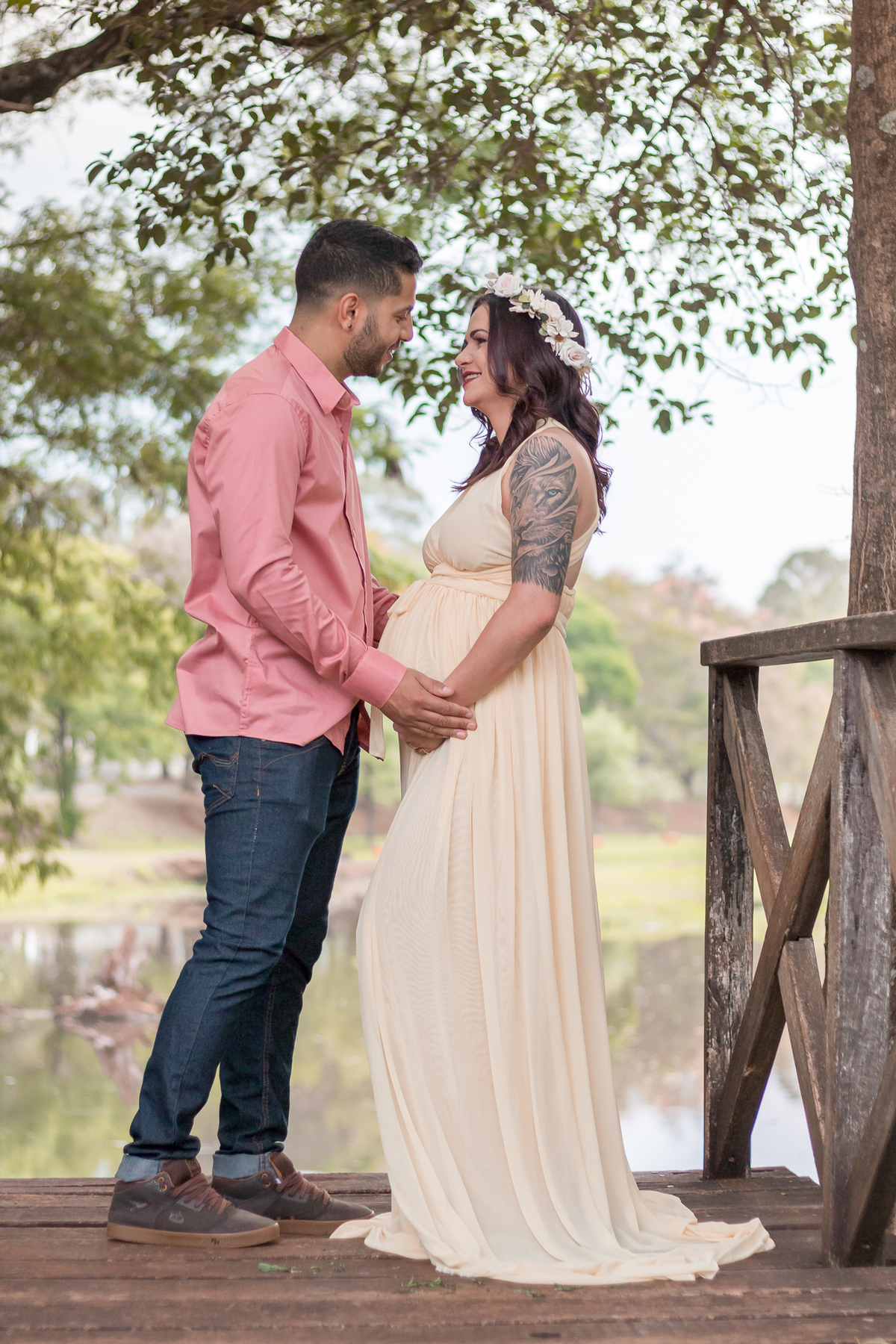 esse casal combina muito né! Ensaio de gestante no lago igapó. Fotografa em Londrina especializada em ensaios de gestante. Momento registrado pela Giscellayne | Gy Fotografia.
