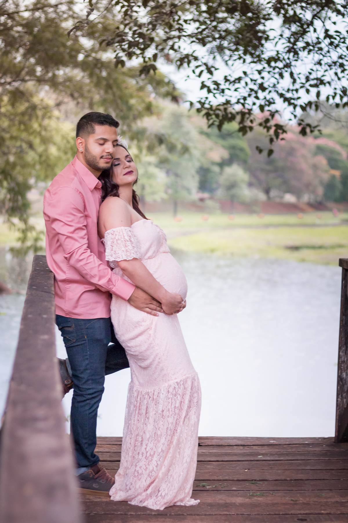 meu porto seguro, minha família! Ensaio de gestante no lago igapó. Fotografa em Londrina especializada em ensaios de gestante. Momento registrado pela Giscellayne | Gy Fotografia.