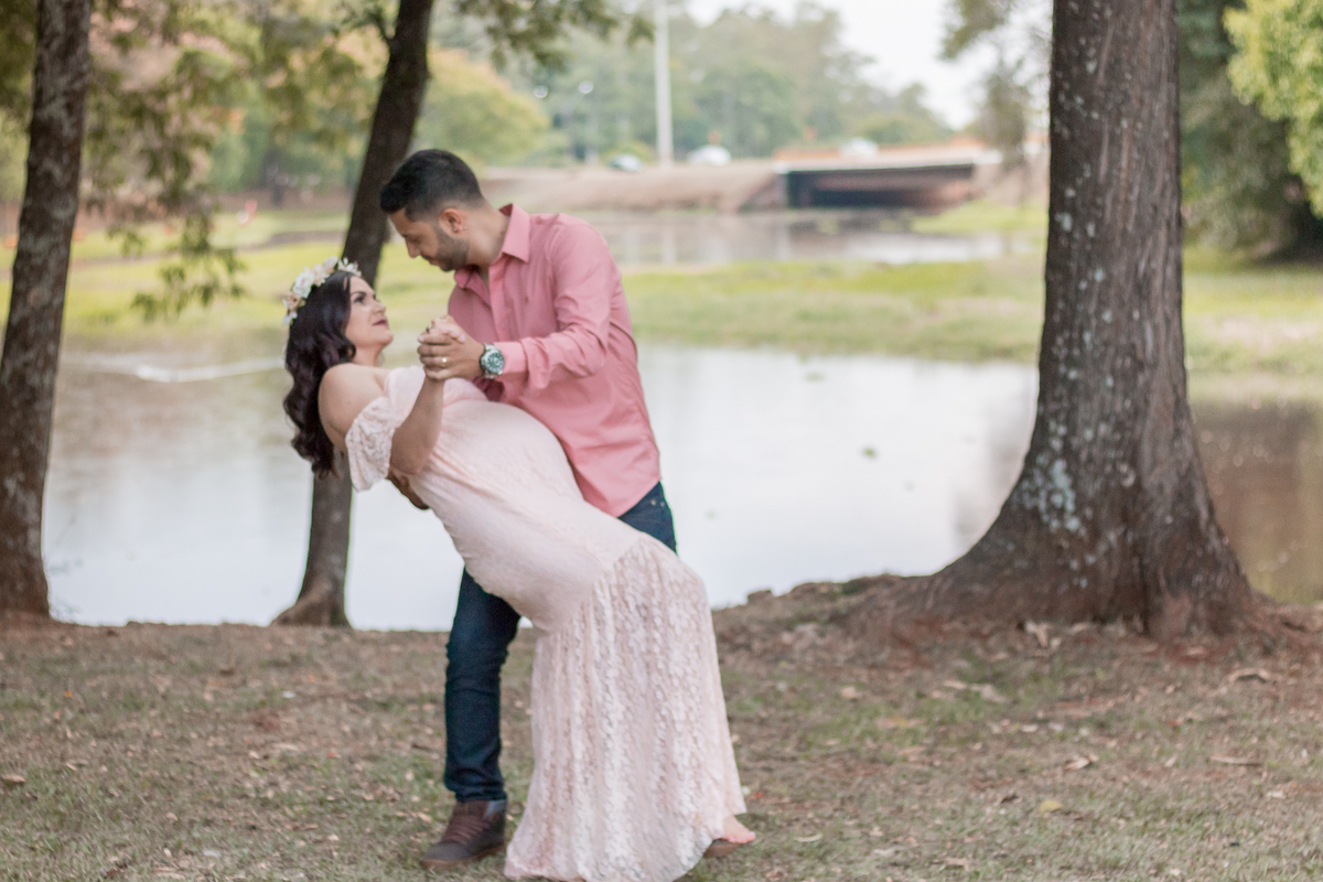que tal uma dança?
Ensaio de gestante no lago igapó. Fotografa em Londrina especializada em ensaios de gestante. Momento registrado pela Giscellayne | Gy Fotografia.