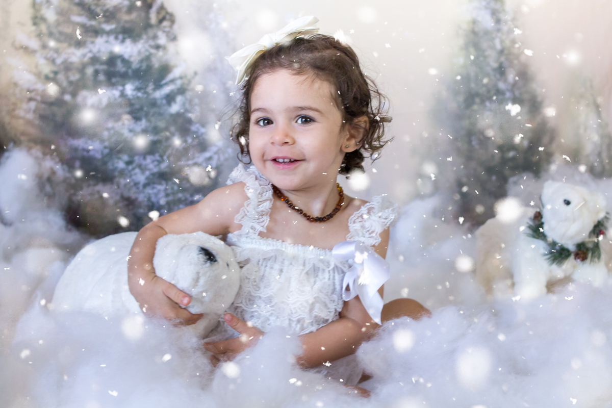 Cenário com os ursos mais lindos!
Sessão fotográfica em estúdio, fotos de natal. 
Fotografo barato em londrina, Momento registrado pela fotógrafa Giscellayne - Gy fotografia, especialista em mini ensaios de bebes e crianças