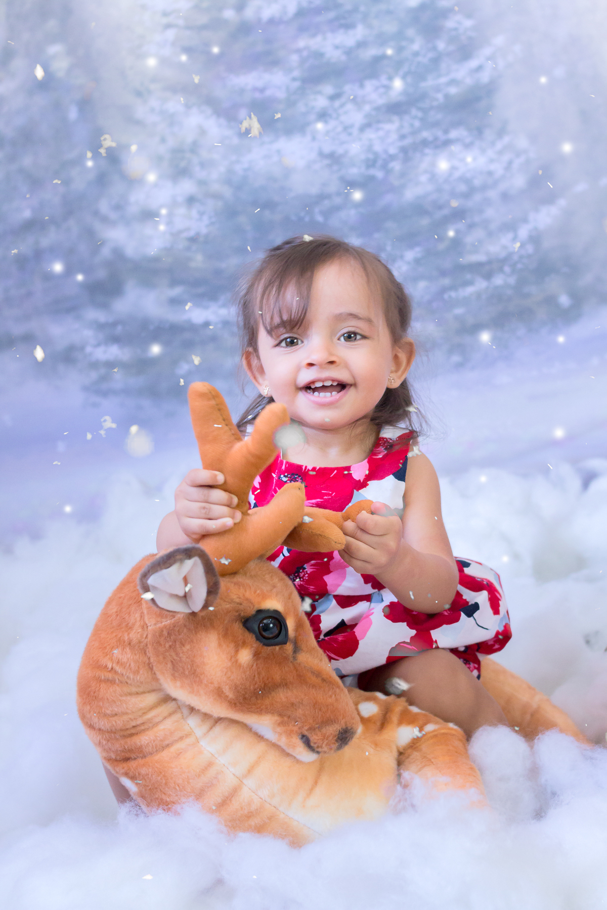 Brincando de cavalinho com a nossa rena! Mini sessão de fotos de natal, fotografo barato em londrina. Momento registrado pela fotógrafa Giscellayne -Gy fotogrfia, especializada em ensaios de bebês e crianças.