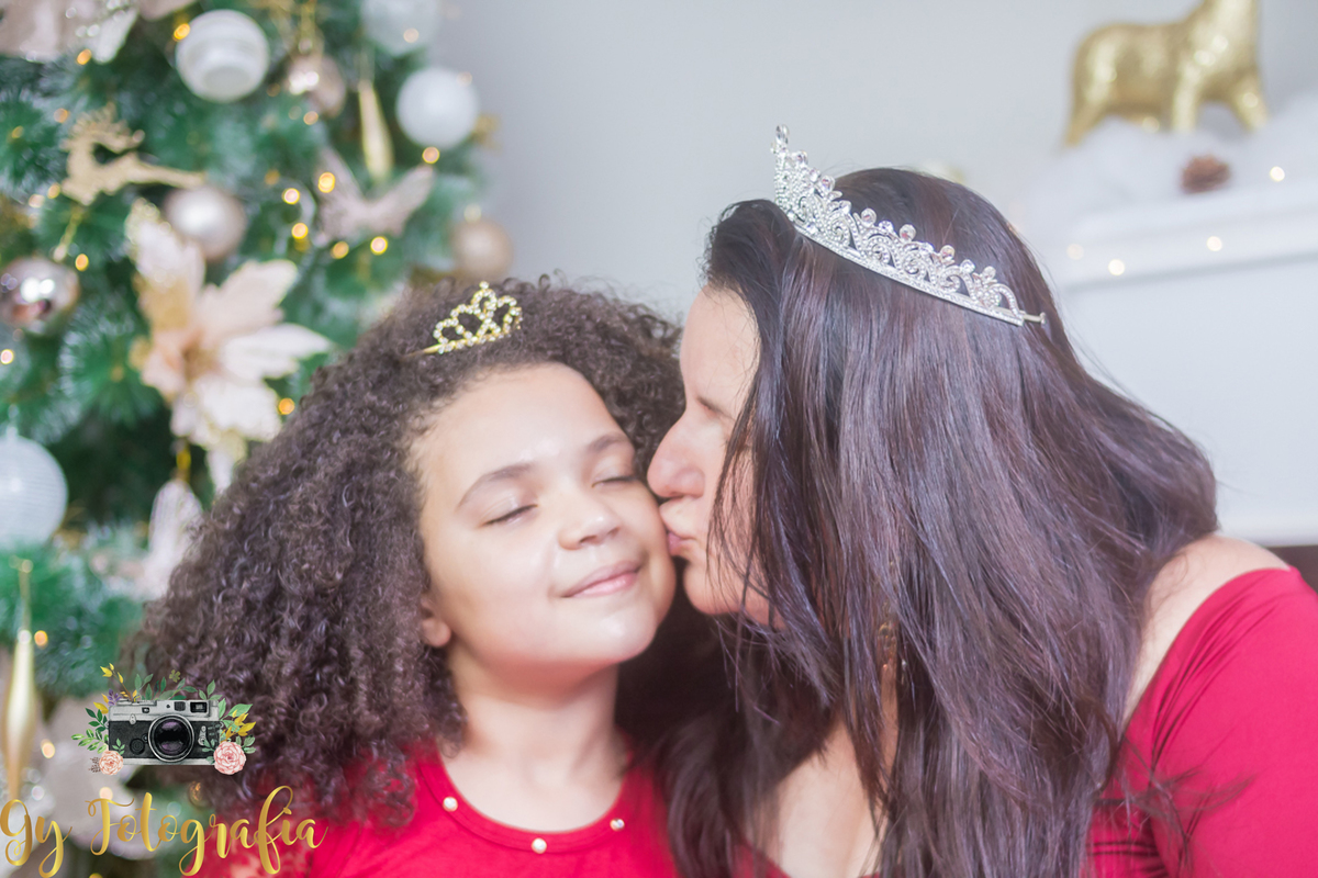 
Cenário da árovre de natal e lareira!
Momento registrado pela fotógrafa Giscellayne. Gy fotografia, fotografa especializada em ensaios de crianças e bebês, externas e estúdio.