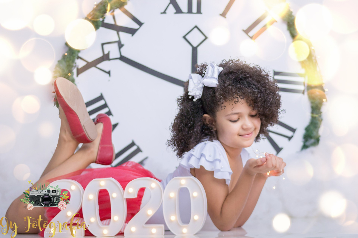 Yasmin no nosso cenário de ano novo!
Momento registrado pela fotógrafa Giscellayne. Gy fotografia, fotografa especializada em ensaios de crianças e bebês, externas e estúdio.