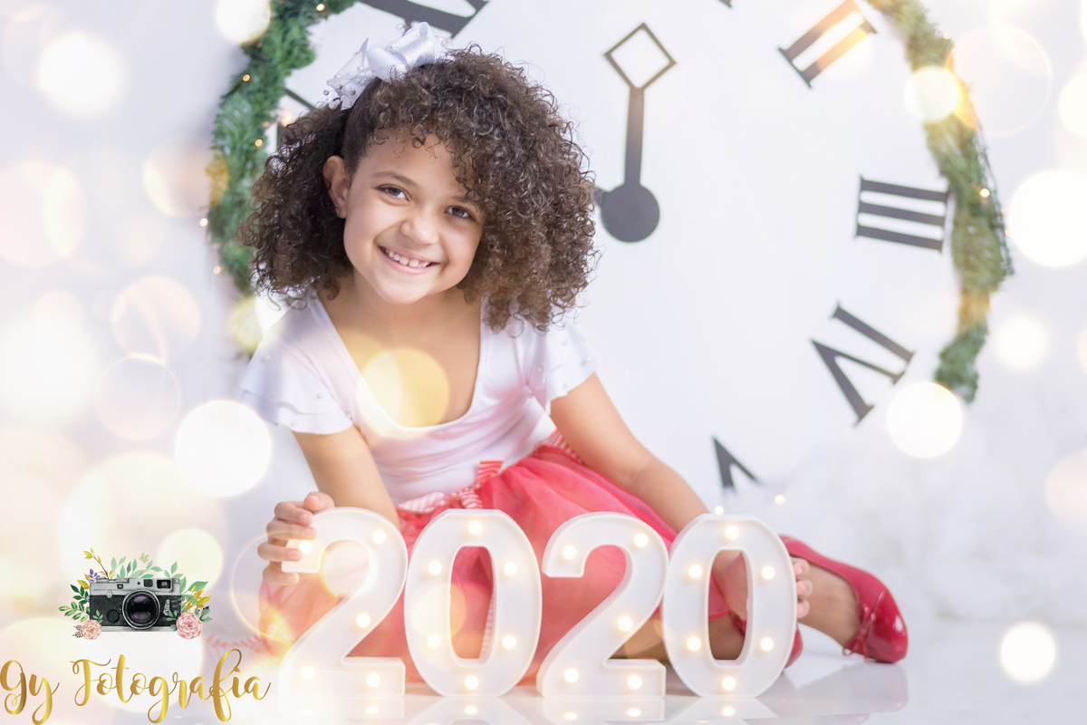 Yasmin no nosso cenário de ano novo!
Momento registrado pela fotógrafa Giscellayne. Gy fotografia, fotografa especializada em ensaios de crianças e bebês, externas e estúdio.