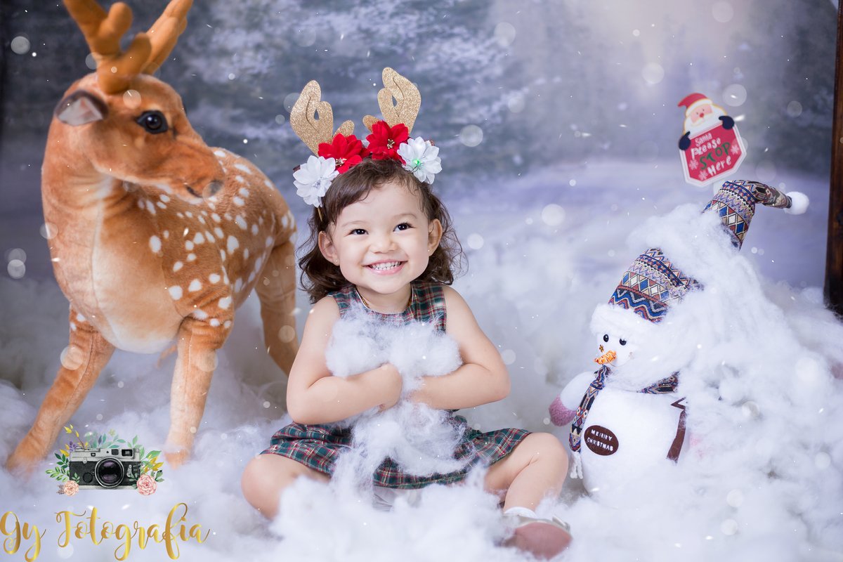 amiguinha da rena! Mini ensaio de natal, fotografo em londrina, momento registrado pela fotografa Giscellayne | Gy fotografia, fotógrafa especializada em ensaios de bebes, crianças e gestantes.