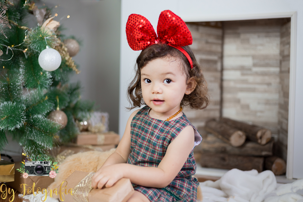 uma mocinha linda! Mini ensaio de natal, fotografo em londrina, momento registrado pela fotografa Giscellayne | Gy fotografia, fotógrafa especializada em ensaios de bebes, crianças e gestantes.