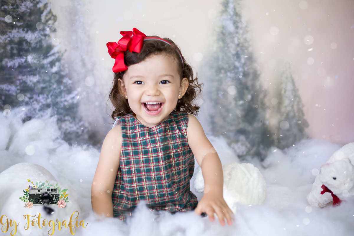 sorriso lindo dessa pequena! Mini ensaio de natal, fotografo em londrina, momento registrado pela fotografa Giscellayne | Gy fotografia, fotógrafa especializada em ensaios de bebes, crianças e gestantes.