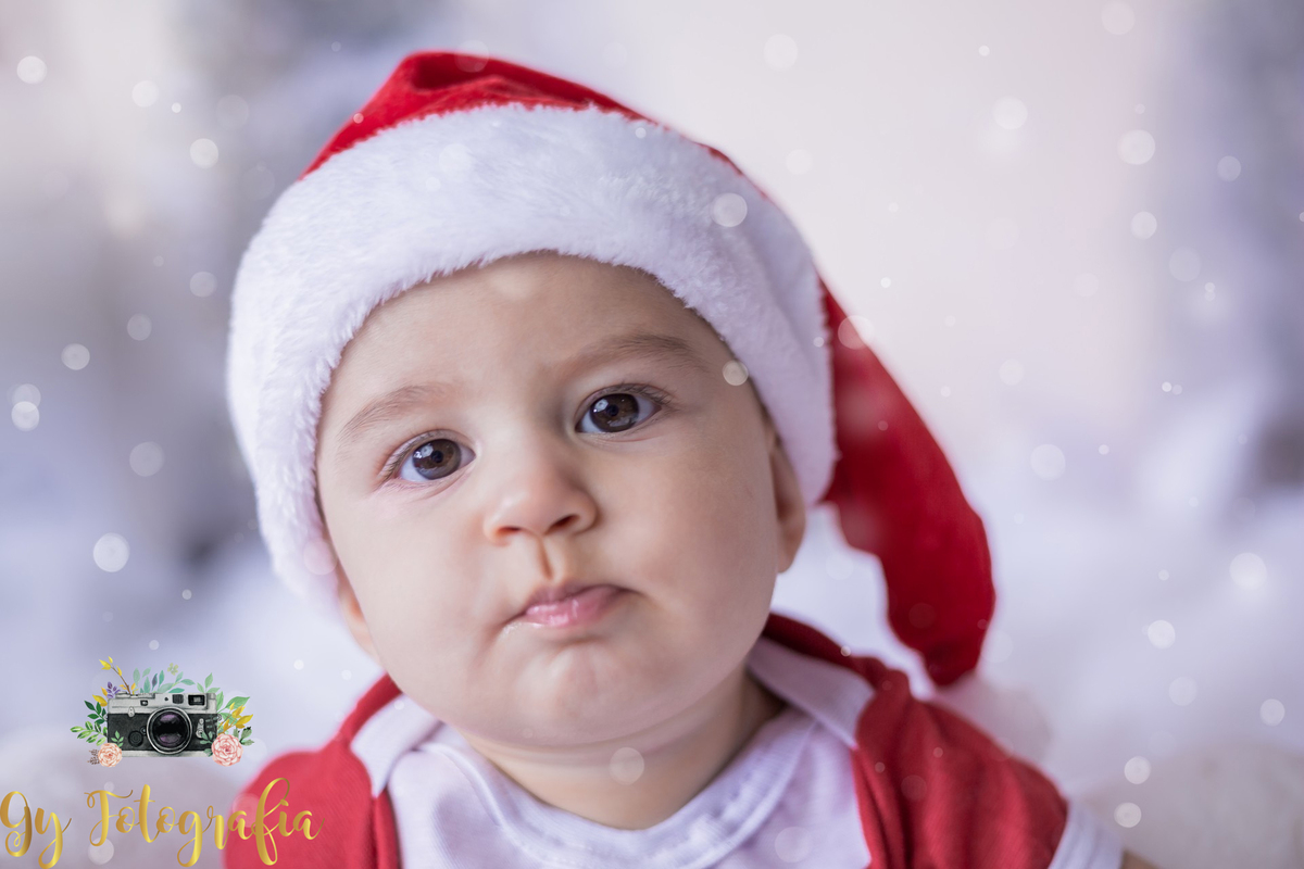to tisti, fez bico! uito fofo esse Pedro. Mini ensaio de natal e ano novo, fotografo em Londrina. Momento registrado pela fotografa Giscellayne | Gy fotografia, fotógrafa especializada em ensaios de bebes, crianças e gestantes.