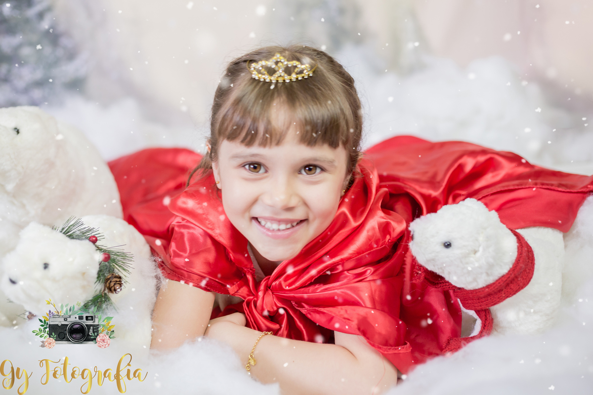 A garota da capa e os ursos polares! Linda de mais!  Mini ensaio de natal e ano novo, fotografo em Londrina. Momento registrado pela fotografa Giscellayne | Gy fotografia, fotógrafa especializada em ensaios de bebes, crianças e gestantes.