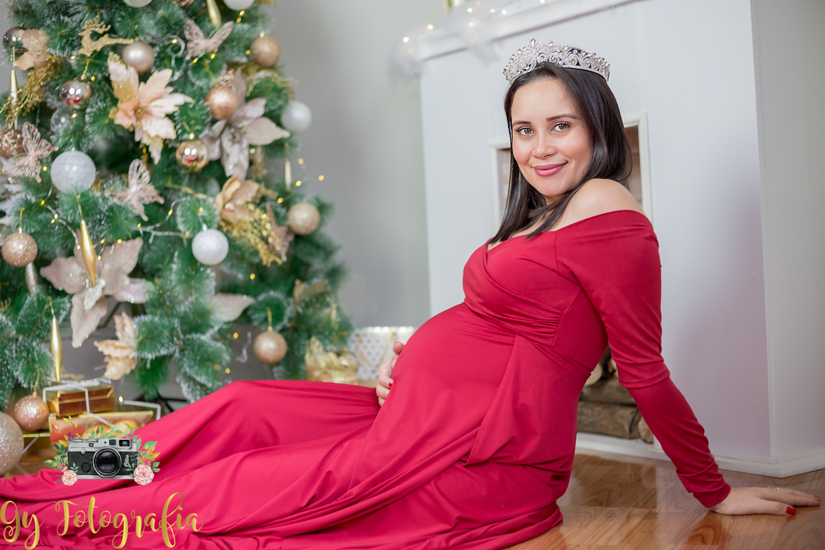 Jessyca gravida, divando na nossa sessão de natal! Uma princesa jenuína!  Mini ensaio de natal e ano novo, fotografo em Londrina. Momento registrado pela fotografa Giscellayne | Gy fotografia, fotógrafa especializada em ensaios de bebes, crianças e gestan