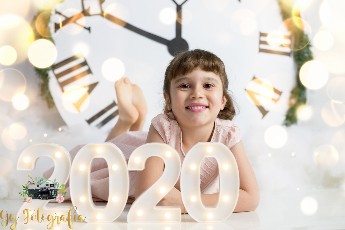 Mini sessão ano novo, pequena linda de 5 anos!  Mini ensaio de natal e ano novo, fotografo em Londrina. Momento registrado pela fotografa Giscellayne | Gy fotografia, fotógrafa especializada em ensaios de bebes, crianças e gestantes.