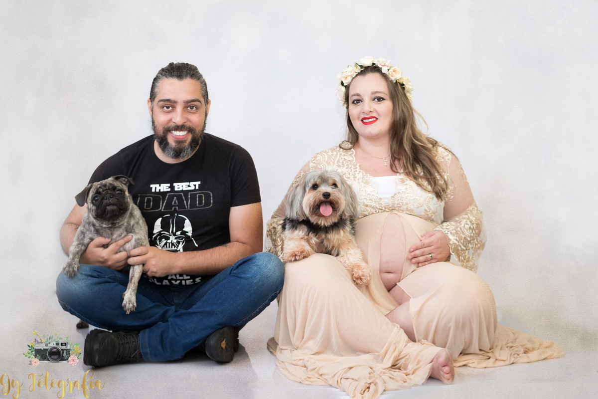 ensaio de gestante com cachorro em estúdio! 
Anesaio de gestante em estudio! Fotografa em Londrina.