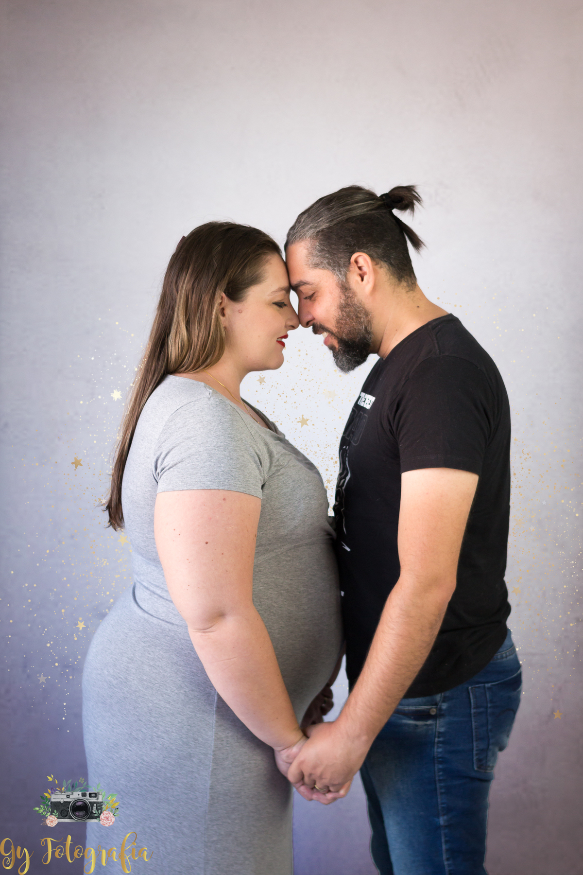 foto de casal. 
Anesaio de gestante em estudio! Fotografa em Londrina.