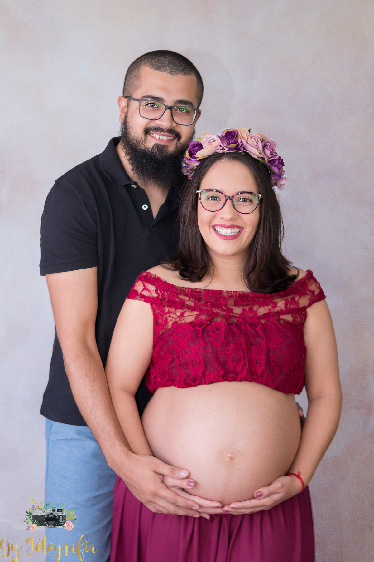 Ensaio de gestante em estúdio em Londrina. Fotografo especializado em ensaios de gestantes. Momento registrado pela fotografa Giscellayne | Gy fotografia!