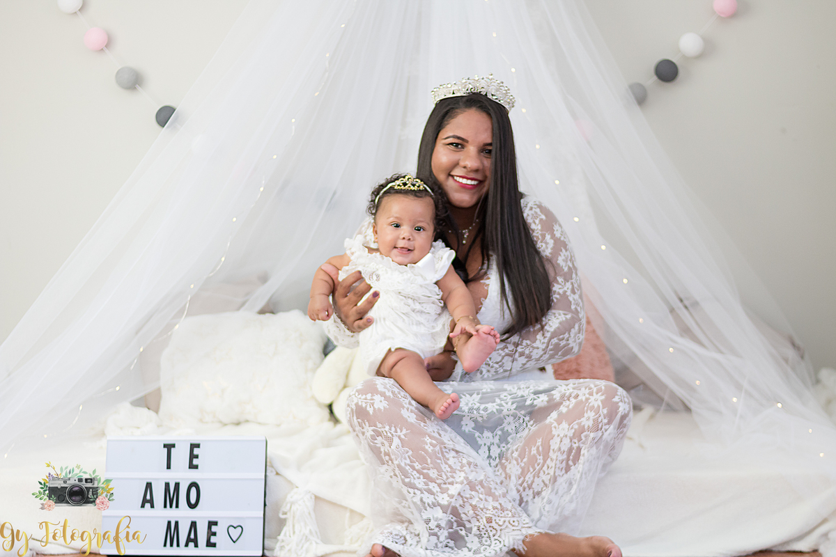 nosso cenário de quartinho do bebe ficou tão fofo!!! 
Mini ensaio de dia das mães, fotografo em Londrina especializado em bebês e crianças. Fotos baratas. momento registrado pela fotografa Giscellayne | Gy Fotografia, fotografa de família.