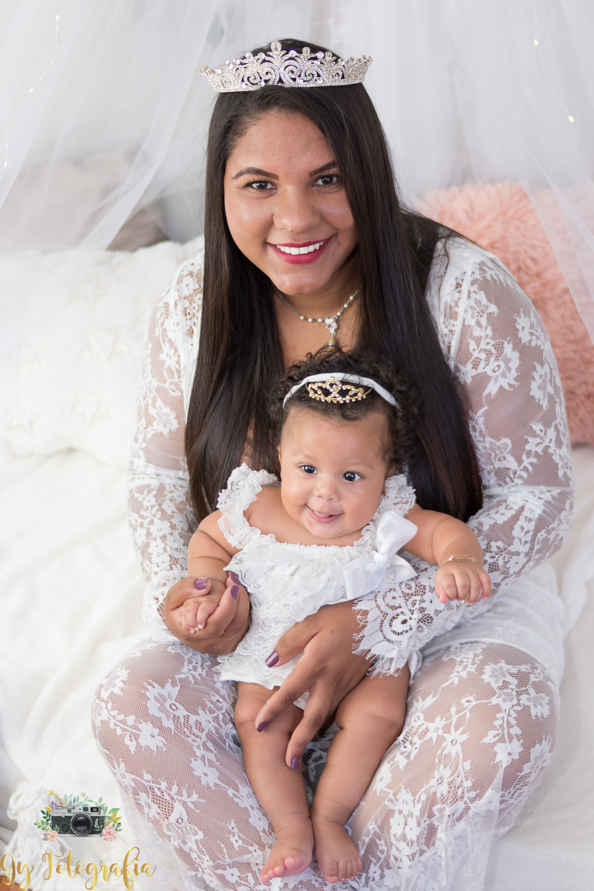 colinho de mãe tão gostoso! 
Mini ensaio de dia das mães, fotografo em Londrina especializado em bebês e crianças. Fotos baratas. momento registrado pela fotografa Giscellayne | Gy Fotografia, fotografa de família.