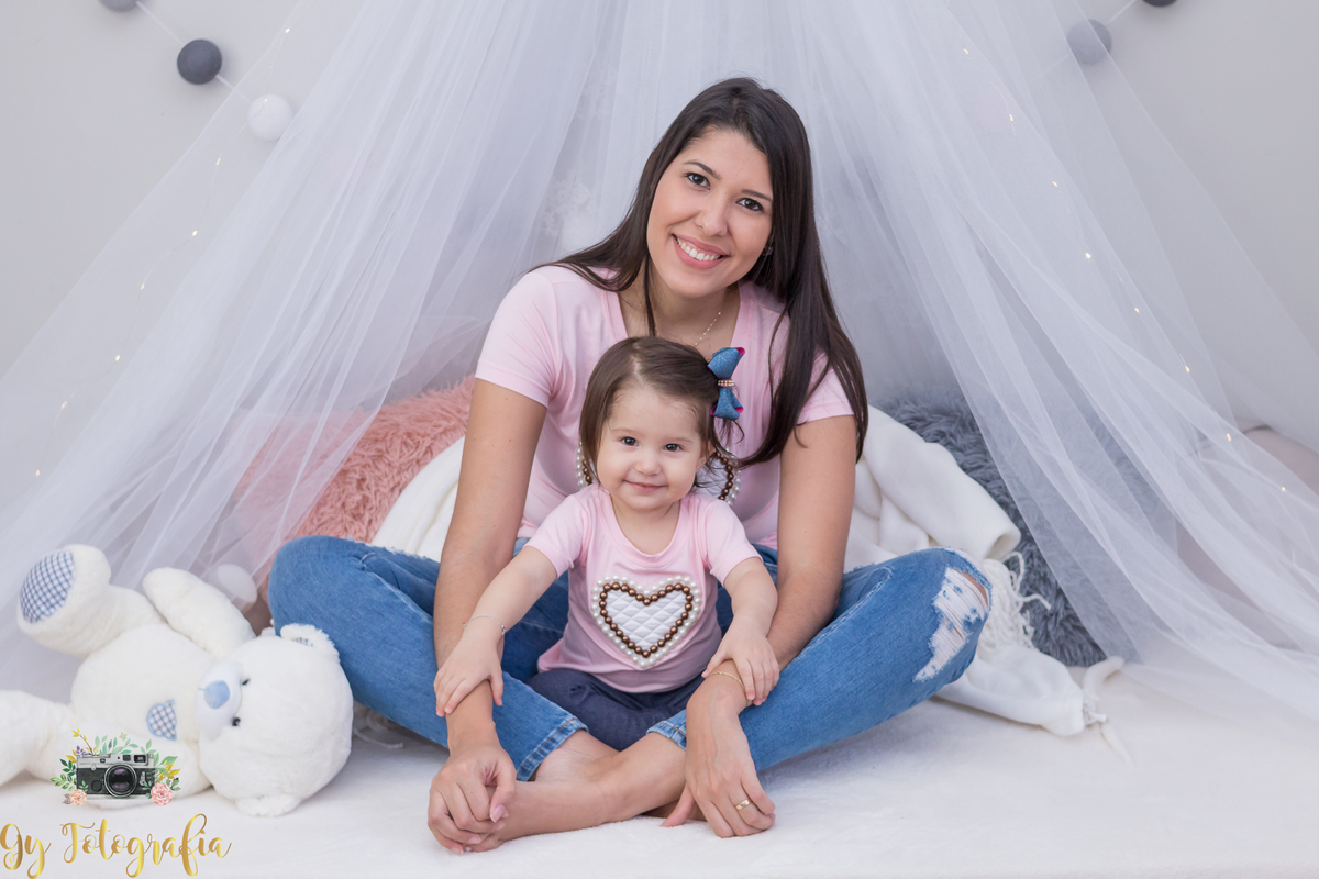 duas princesas lindas! 
Ensaio dia das mães em estúdio, fotografo especializado em ensaios de família, bebês e crianças.
Momento registrado pela fotógrafa Giscellayne | Gy Fotografia.