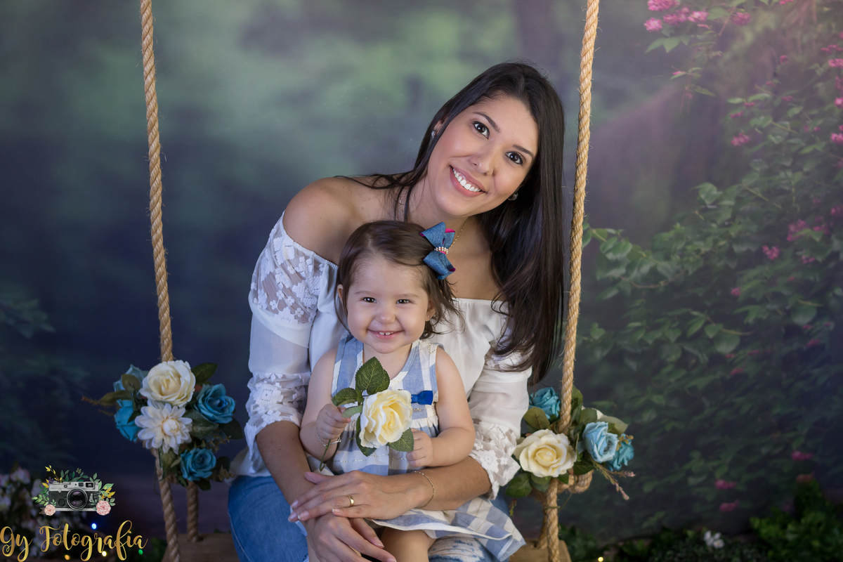uma florzinha pra mamãe! 
Ensaio dia das mães em estúdio, fotografo especializado em ensaios de família, bebês e crianças.
Momento registrado pela fotógrafa Giscellayne | Gy Fotografia.