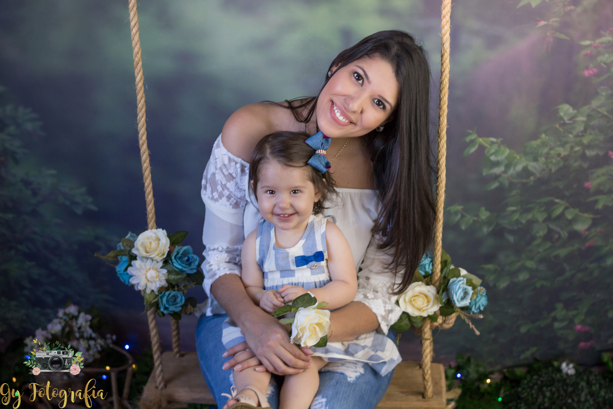 no balanço com a mamãe! 
Ensaio dia das mães em estúdio, fotografo especializado em ensaios de família, bebês e crianças.
Momento registrado pela fotógrafa Giscellayne | Gy Fotografia.