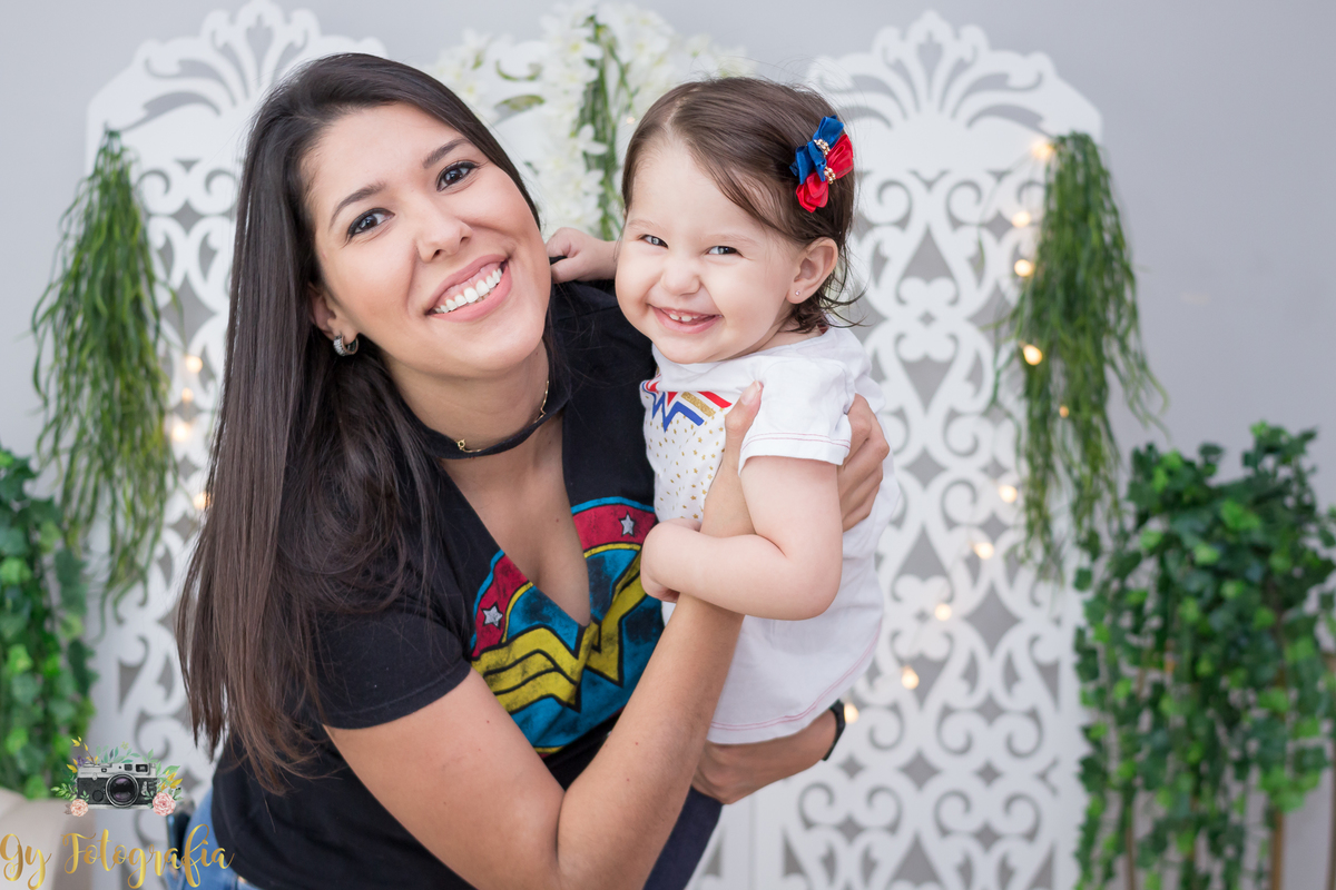 brincando de pegar com a mamãe!

Ensaio dia das mães em estúdio, fotografo especializado em ensaios de família, bebês e crianças.
Momento registrado pela fotógrafa Giscellayne | Gy Fotografia.