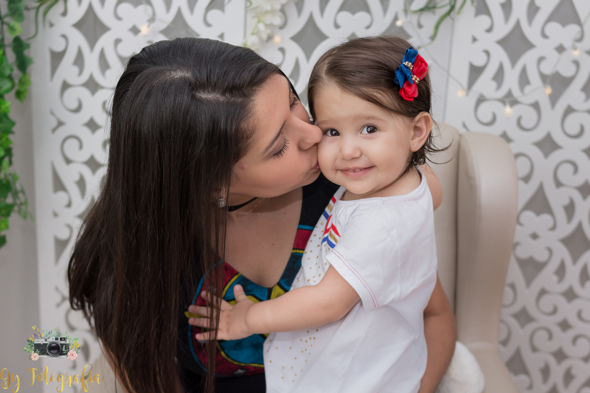 Eloá fofissima com a mamãe Kamyla! 
Ensaio dia das mães em estúdio, fotografo especializado em ensaios de família, bebês e crianças.
Momento registrado pela fotógrafa Giscellayne | Gy Fotografia.