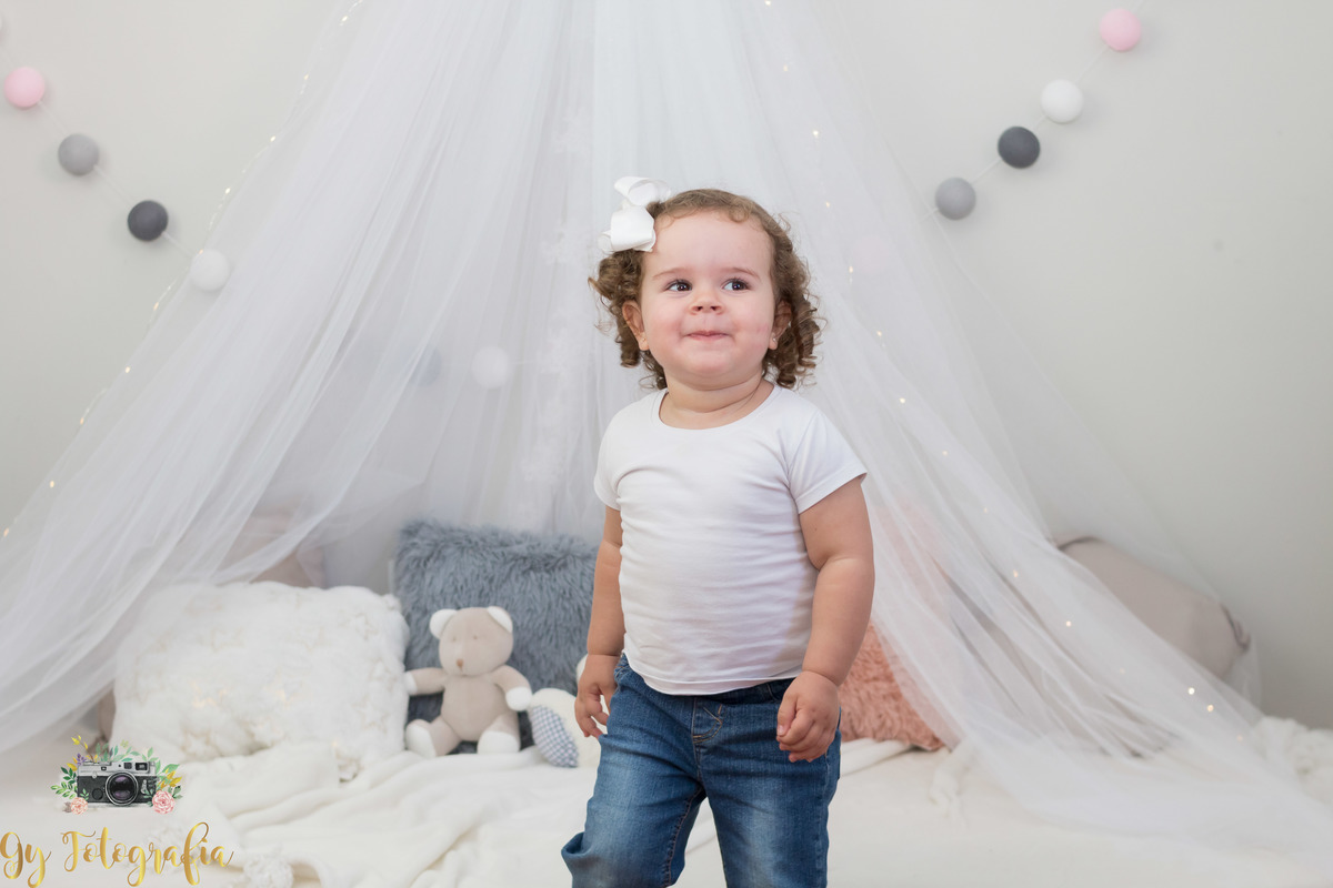 Ensaio de dia das mães em estúdio. Fotografo em Londrina especializado em ensaios de família. Momento registrado pela fotografa Giscellayne | Gy Fotografia