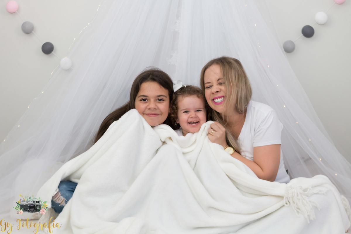 Cade o bebê? Achou!!
Ensaio de dia das mães em estúdio. Fotografo em Londrina especializado em ensaios de família. Momento registrado pela fotografa Giscellayne | Gy Fotografia