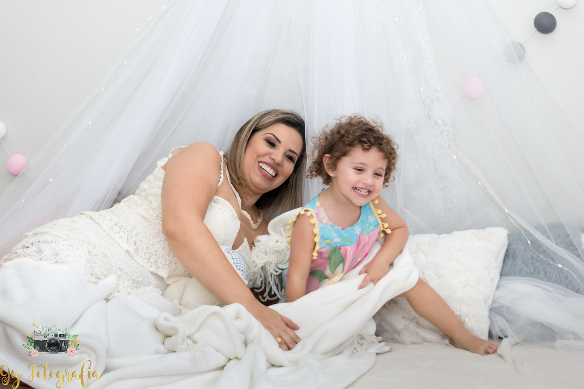 nada como brincar de cocegas para tirar um sorriso! Ensaio de dia das mães em londrina.