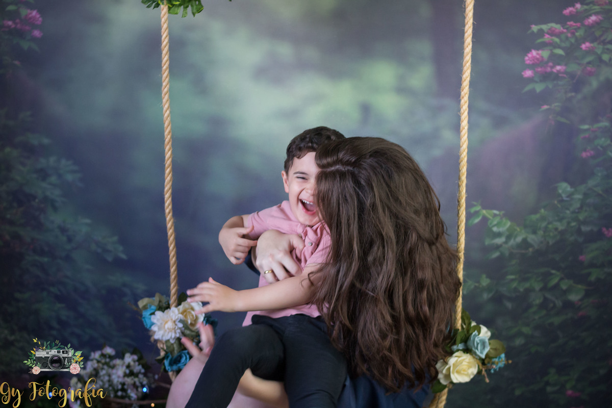 
Cenário de balanço no estúdio. Ensaio de dia das mães, fotografo em londrina!