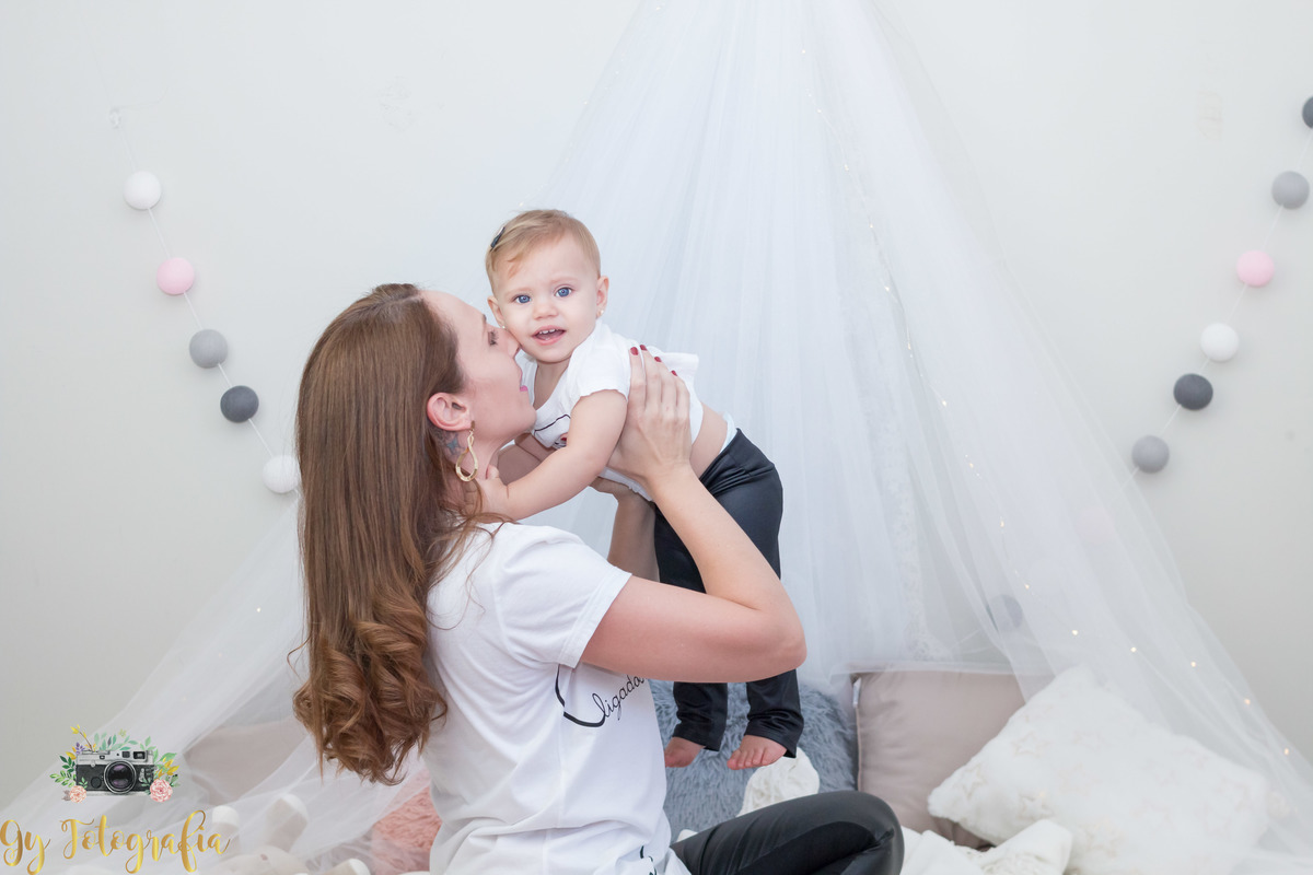 Ensaio de dia das mães em londrina. Fotografa de família em estúdio.