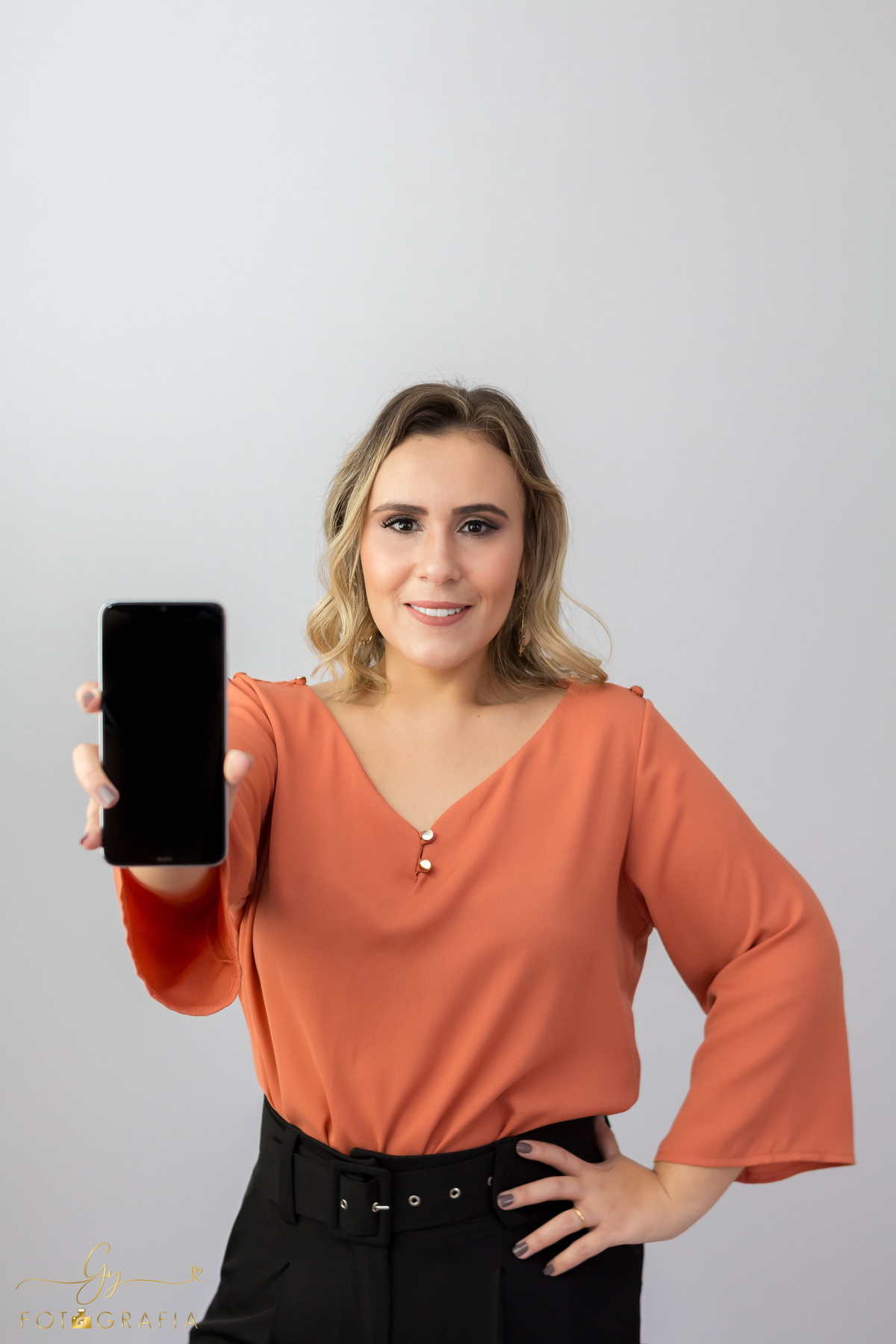 Use sua foto para divulgação. Fotos profissionais para perfil comercial. Fotografo em londrina para empresas, fotos em fundo branco. Clique pela fotografa Giscellayne | Gy fotografia.