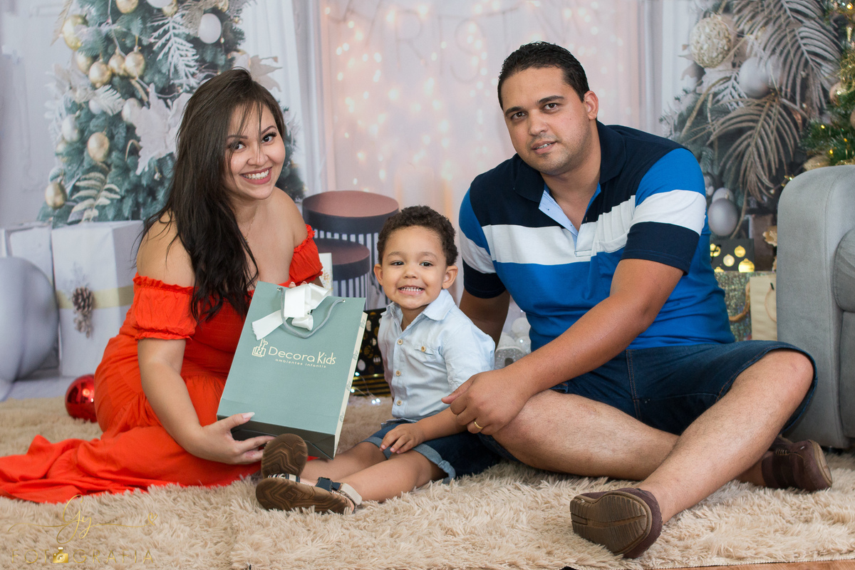 Mini ensaio de natal barato em londrina. Fotografo em londrina especializado em sessões de fotos de bebês e crianças. 