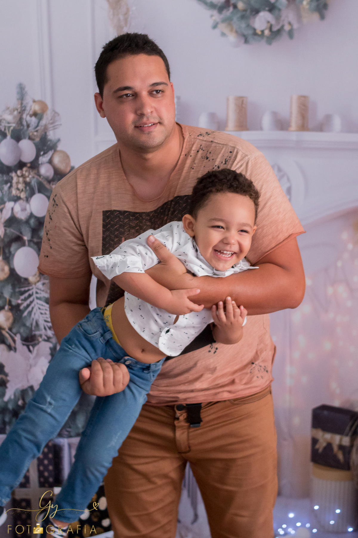 Mini ensaio de natal barato em londrina. Fotografo em londrina especializado em sessões de fotos de bebês e crianças. 