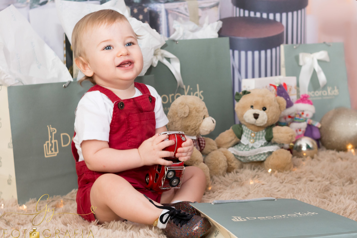 Mini ensaio de natal para loja de produtos de decoração e presentes para bebes e crianças em Londrina-Pr. Momento registrado pela fotógrafa Giscellayne | Gy fotografia. Fotografo em londrina especializado em ensaios de bebes e gestantes.
