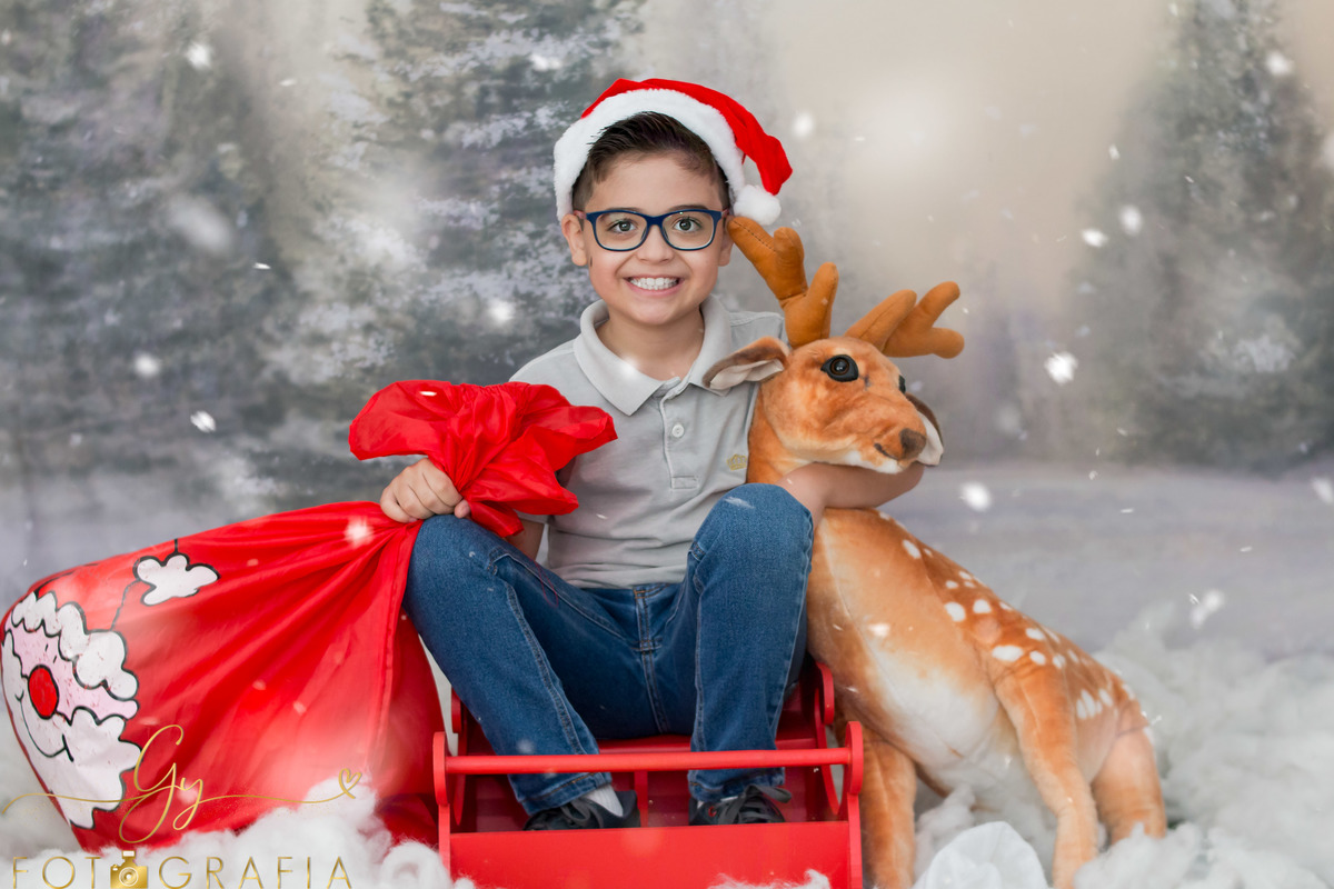 Mini ensaio de natal em estúdio. Fotografo em Londrina especializado em ensaios de gestantes, bebes e crianças. Momento registrado pela fotografa Giscellayne - Gy fotografia