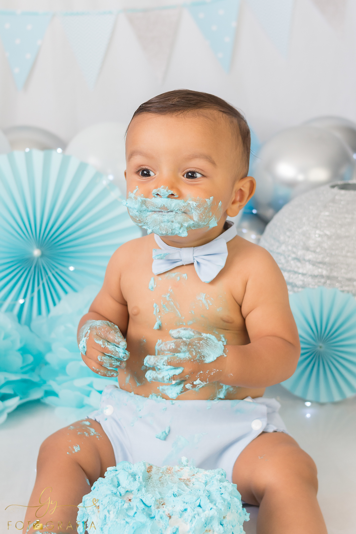Smash the cake em estudio. Ensaio do primeiro aniversário.
fotógrafo e Londrina especializado em ensaio de bebes e crianças! Momento registrado pela fotografa Giscellayne - Gy Fotografia