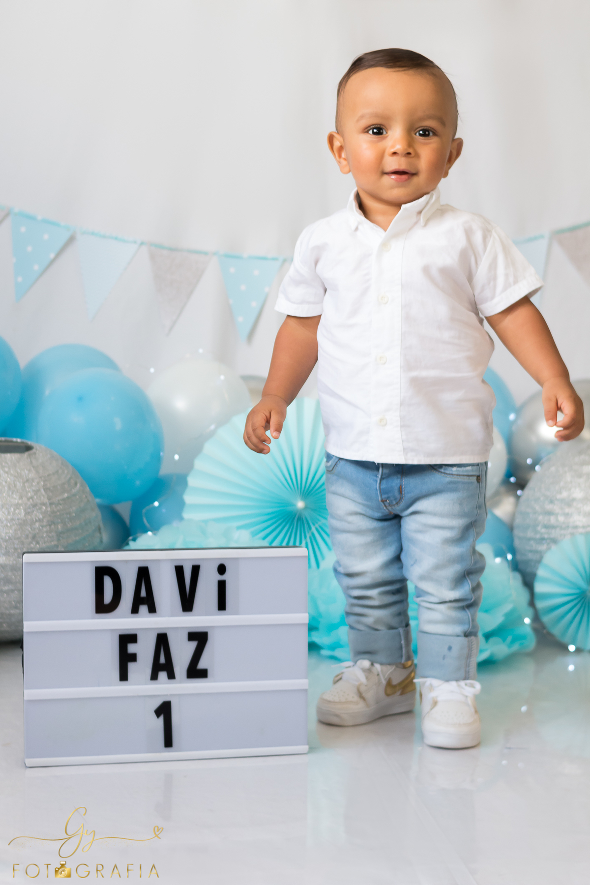 Smash the cake em estudio. Ensaio do primeiro aniversário.
fotógrafo e Londrina especializado em ensaio de bebes e crianças! Momento registrado pela fotografa Giscellayne - Gy Fotografia