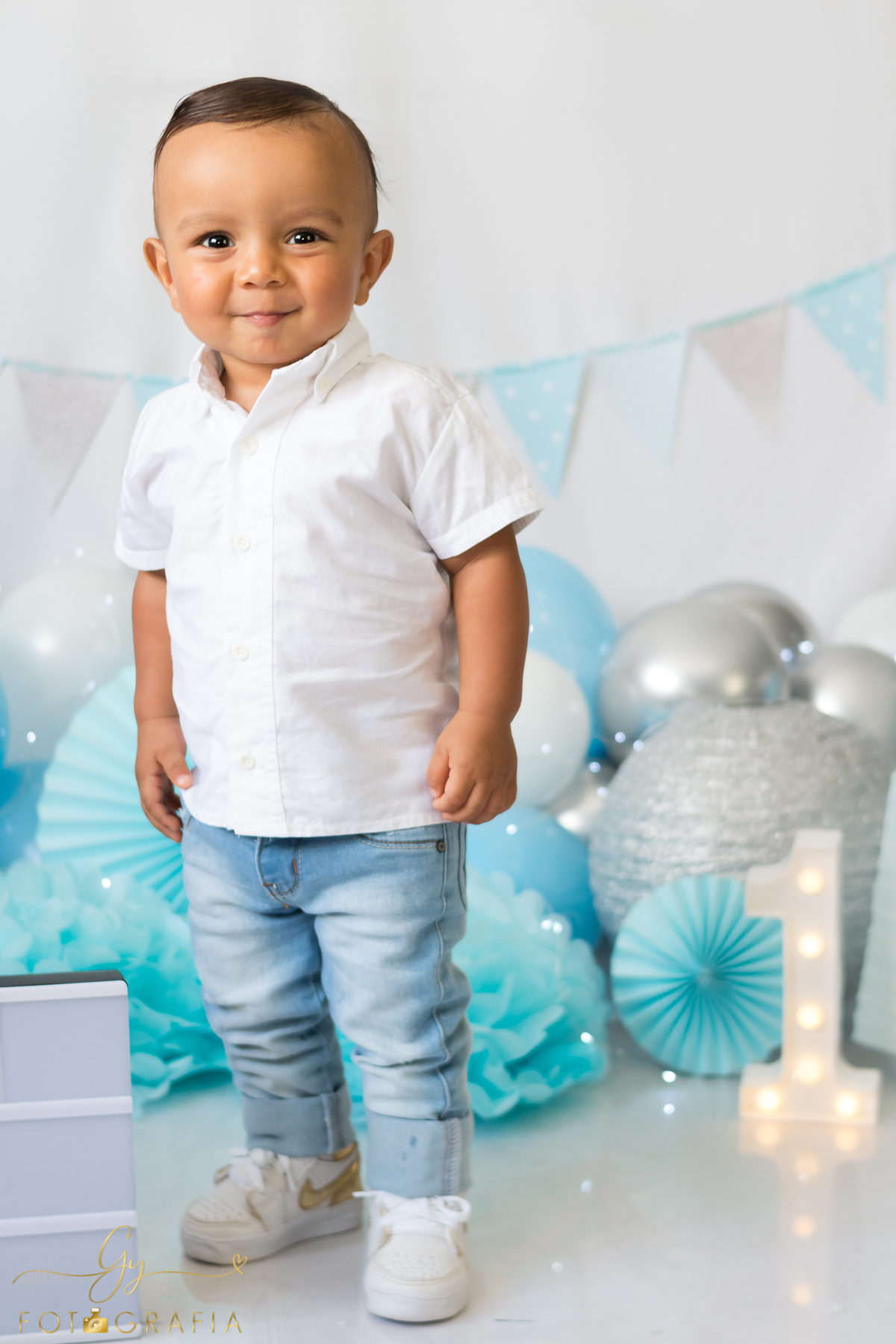 Smash the cake em estudio. Ensaio do primeiro aniversário.
fotógrafo e Londrina especializado em ensaio de bebes e crianças! Momento registrado pela fotografa Giscellayne - Gy Fotografia
