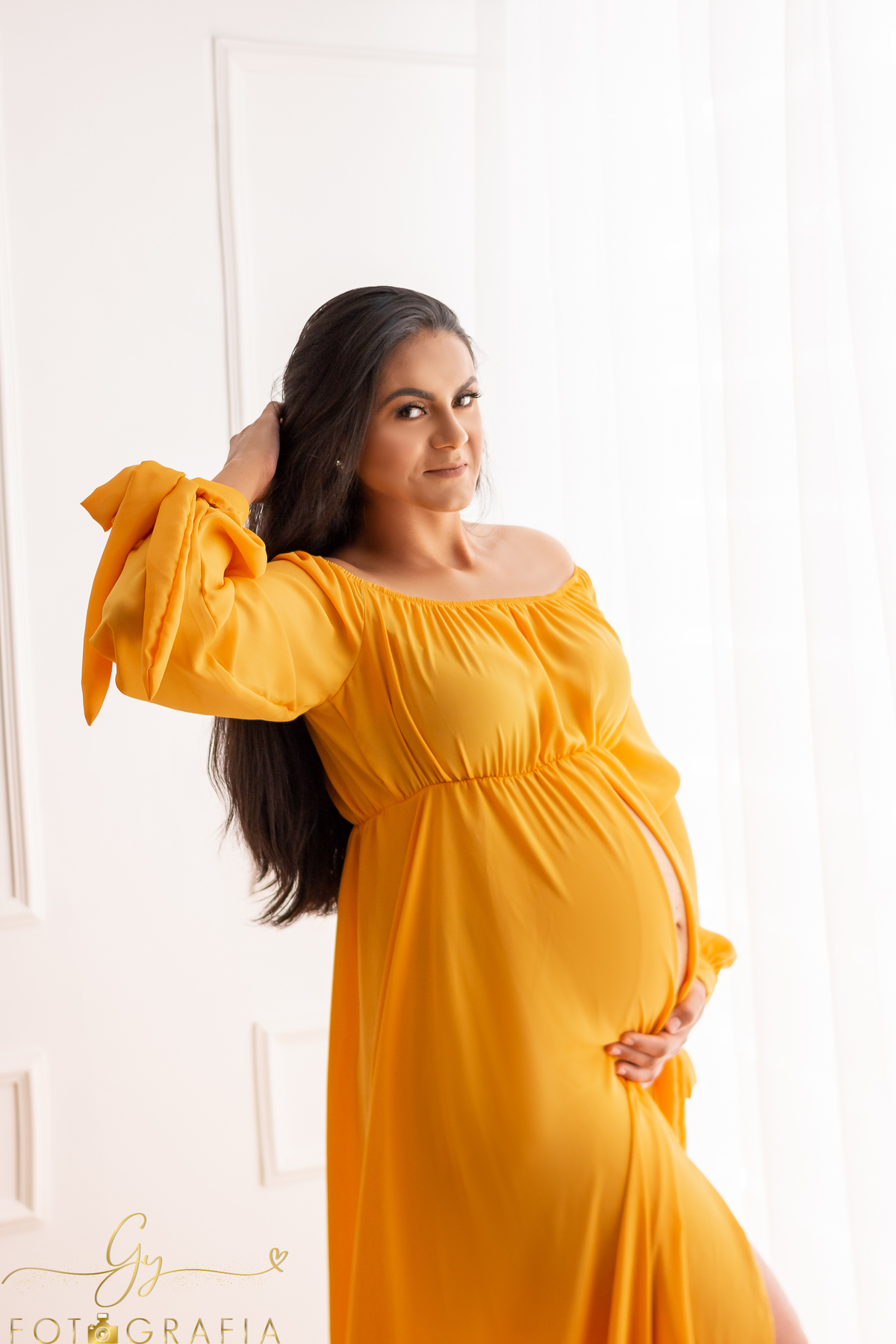 Ensaio de gestante em estudio em londrina.  Roupas, vestidos inclusos. Momento registrado pela fotografa Giscellayne - Gy fotografia. Fotografo em Londrina especializado em ensaios de gestantes bebês e crianças.