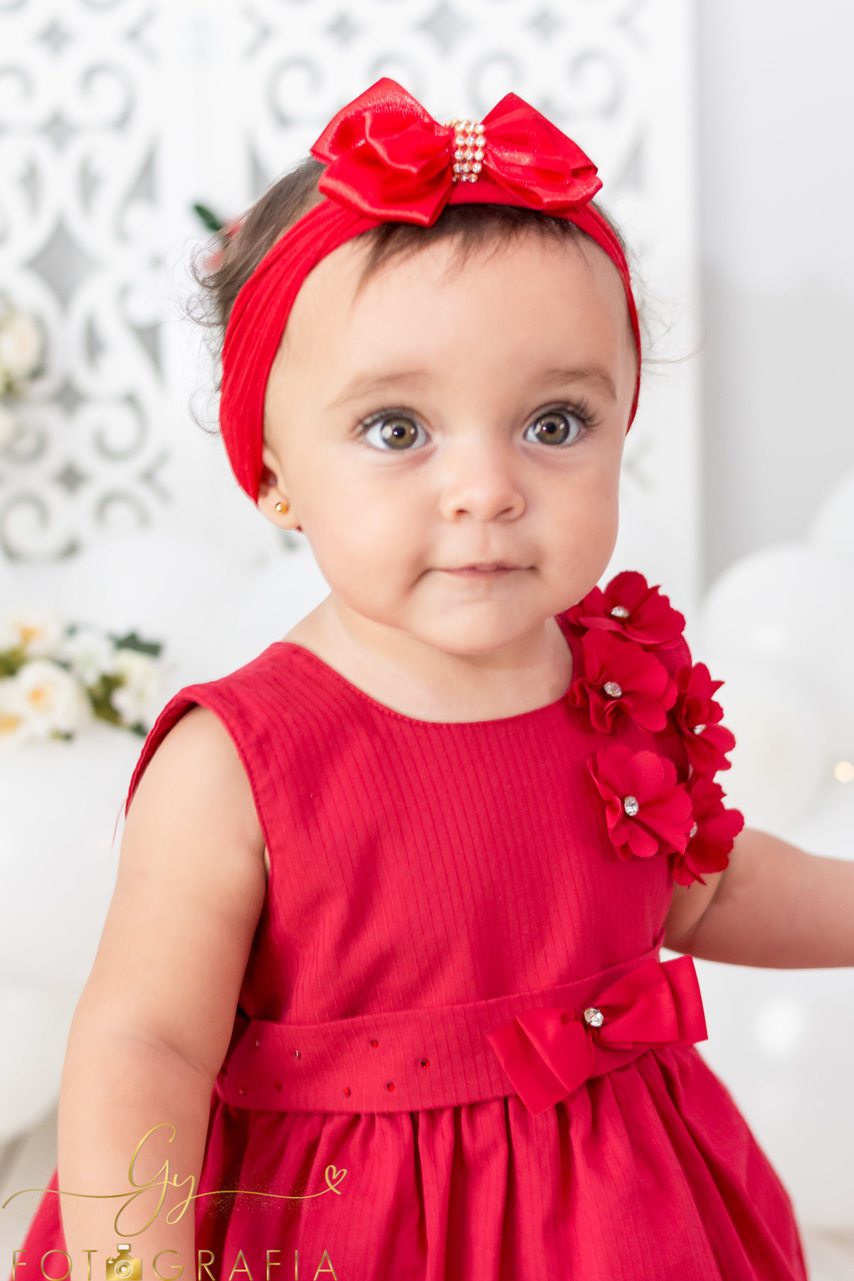 Ensaio de fotos para comemorar o primeiro aninho da Anna Laura. Smash the cake. Fotografo em Londirna especializado em ensaios de bebês. Momento registrado pela fotografa Giscellayne - Gy fotografia. Sessão de fotos em estúdio em Londrina- PR