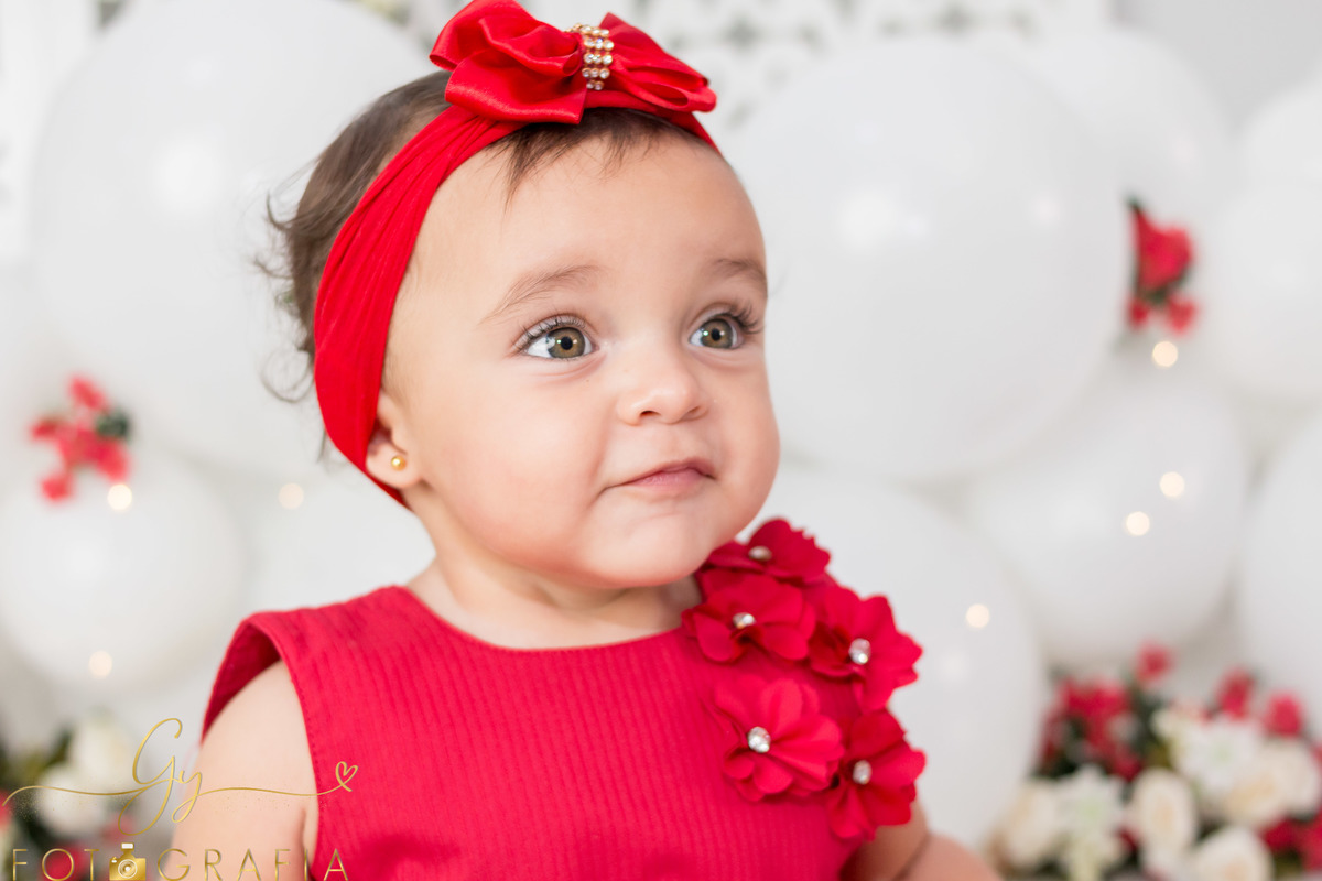 Ensaio de fotos para comemorar o primeiro aninho da Anna Laura. Smash the cake. Fotografo em Londirna especializado em ensaios de bebês. Momento registrado pela fotografa Giscellayne - Gy fotografia. Sessão de fotos em estúdio em Londrina- PR