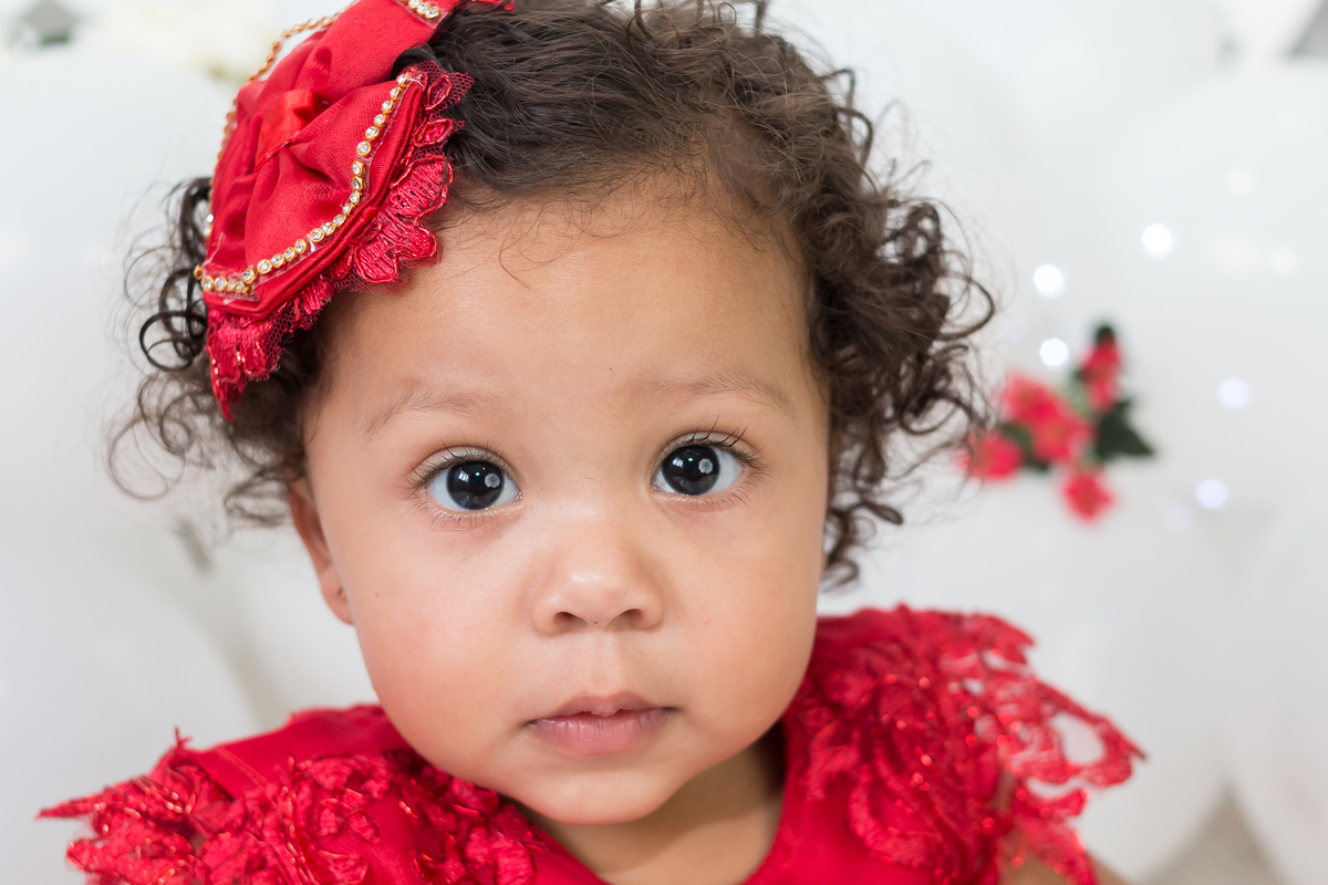 Ensaio de fotos para comemorar o primeiro aninho da Anna Laura. Smash the cake. Fotografo em Londirna especializado em ensaios de bebês. Momento registrado pela fotografa Giscellayne - Gy fotografia. Sessão de fotos em estúdio em Londrina- PR