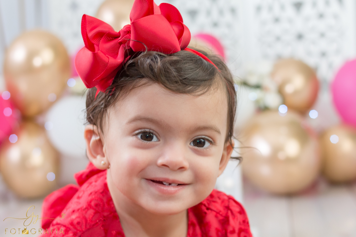 Ensaio Smash the Fruit da Alice. Fotografo em Londrina especializado em ensaios de bebês e crianças. Momento registrado pela fotografa Giscellayne - Gy Fotografia.