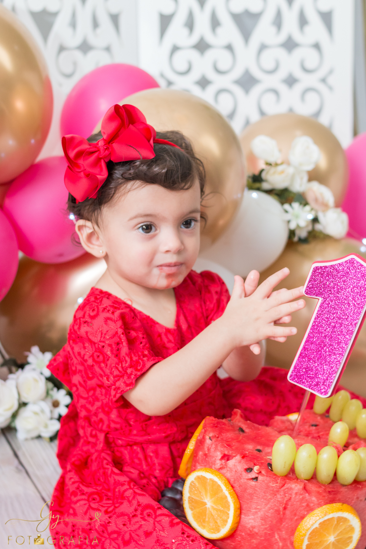 Ensaio Smash the Fruit da Alice. Fotografo em Londrina especializado em ensaios de bebês e crianças. Momento registrado pela fotografa Giscellayne - Gy Fotografia.